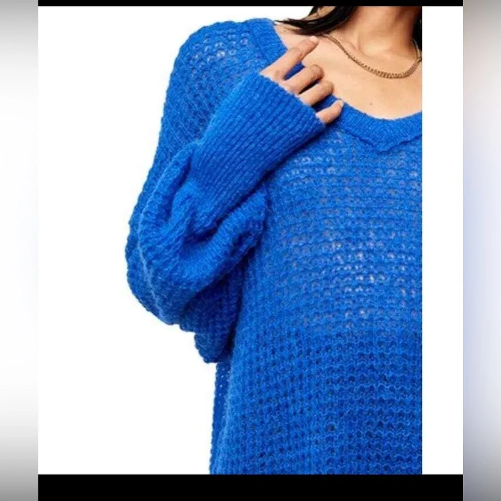 Free People Lightweight KnIt V-Neck In Parrot Blue , size S - Picture 7 of 10